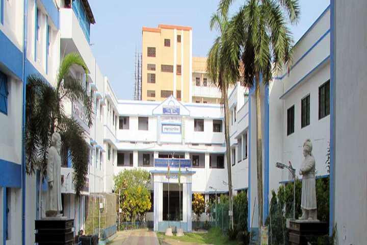 https://cache.careers360.mobi/media/colleges/social-media/media-gallery/15281/2019/3/22/Campus view of Mahishadal Raj College Purba Medinipur_Campus-view.png